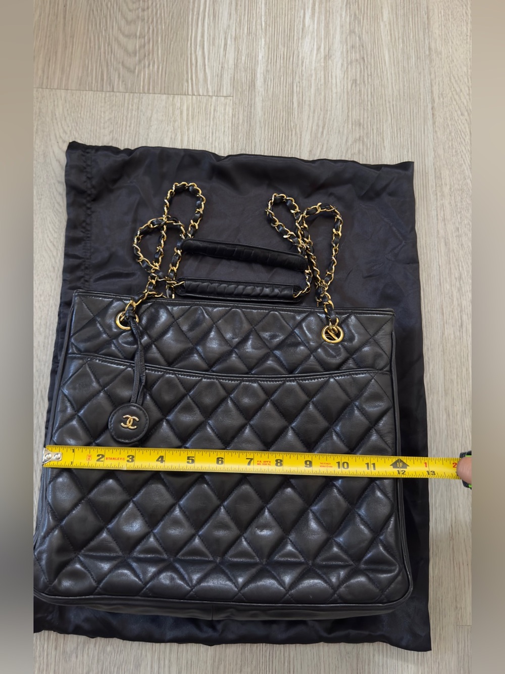 CHANEL Black Quilted Lambskin Shoulder Bag with Gold Chain - Picture 14 of 16